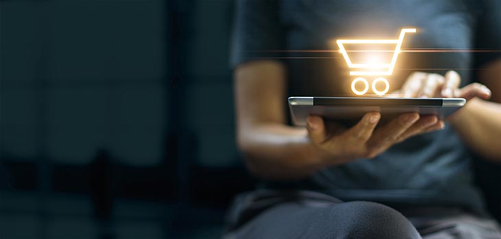 Online Shopping (©Foto: iStock-ipopba)